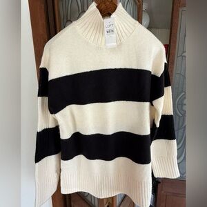 NWT LOFT WOMAN’S BLACK AND WHITE MOCK NECK SWEATER   XS